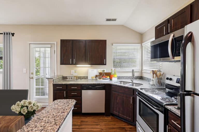 55Austin-Springs-Apartments kitchen2